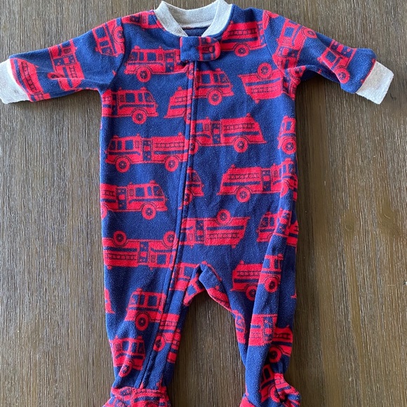 🎉 Carters Boy firetruck fleece sleeper - Picture 1 of 3